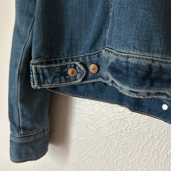 GAP Women’s Icon Distressed Denim Jacket, size Large, looks almost new 👖🤠 - Picture 7 of 8